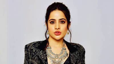 उर्फीला जीवाची भीती: का आणि कुणापासून?; थेट महिला आयोगाकडेच तक्रार...