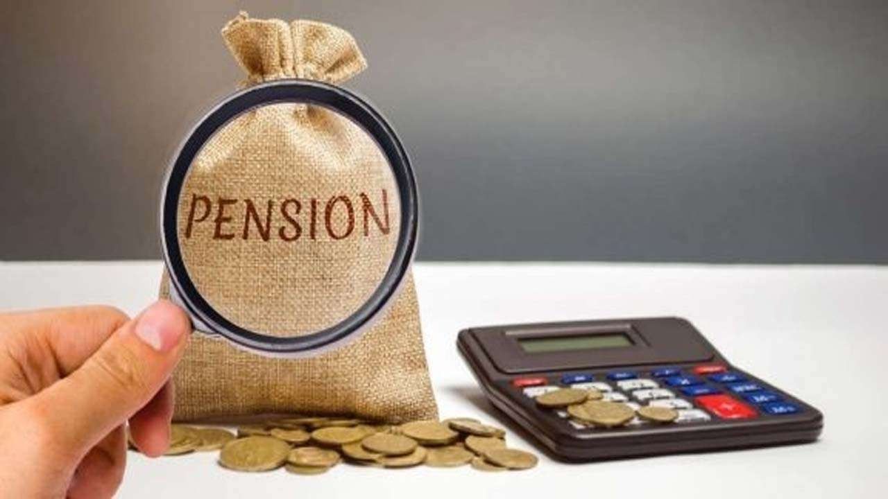 सरकारी कर्मचाऱ्यांसाठी पेन्शन योजनेसंदर्भात आनंदाची बातमी, काय आहे अपडेट वाचा