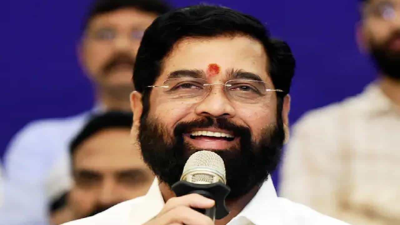 आयोगाच्या निकालापूर्वी शिंदे गटातील खासदाराचा दावा, पक्ष आणि चिन्ह आम्हालाच