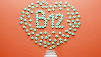 भूक न लागणे, डिप्रेशन, ही आहेत या व्हिटॅमिनच्या कमतरतेची लक्षणे, त्रास वाढण्याआधीच व्हा सावध