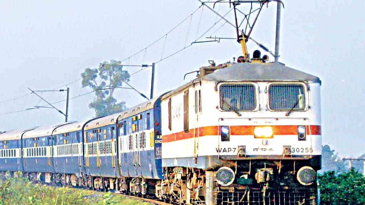 Indian Railway : रेल्वेचा विकासाचा ट्रॅक, 1200 इलेक्ट्रिक ट्रेन ताफ्यात! या कंपनीसोबत 26,000 कोटींचा करार