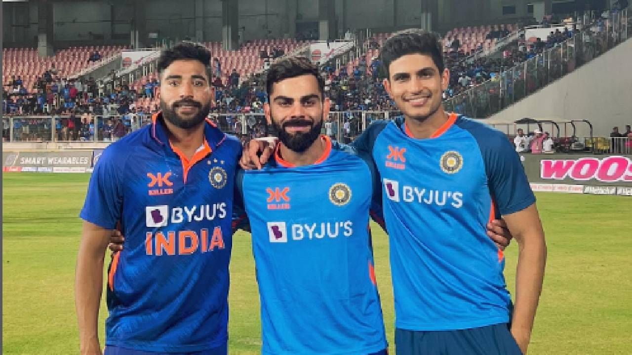 टीम इंडियासमोर न्यूझीलंडच आव्हान आहे. टीम इंडिया सुद्धा या आव्हानासाठी सज्ज आहे. न्यूझीलंड विरुद्ध या वनडे सीरीजला सुरुवात होण्याआधी एक चांगली बातमी आहे. भारतीय टीमच्या चार प्लेयर्सना चांगलं यश मिळालय. ICC वनडे रँकिंगमध्ये हे चार खेळाडू चमकतायत. 