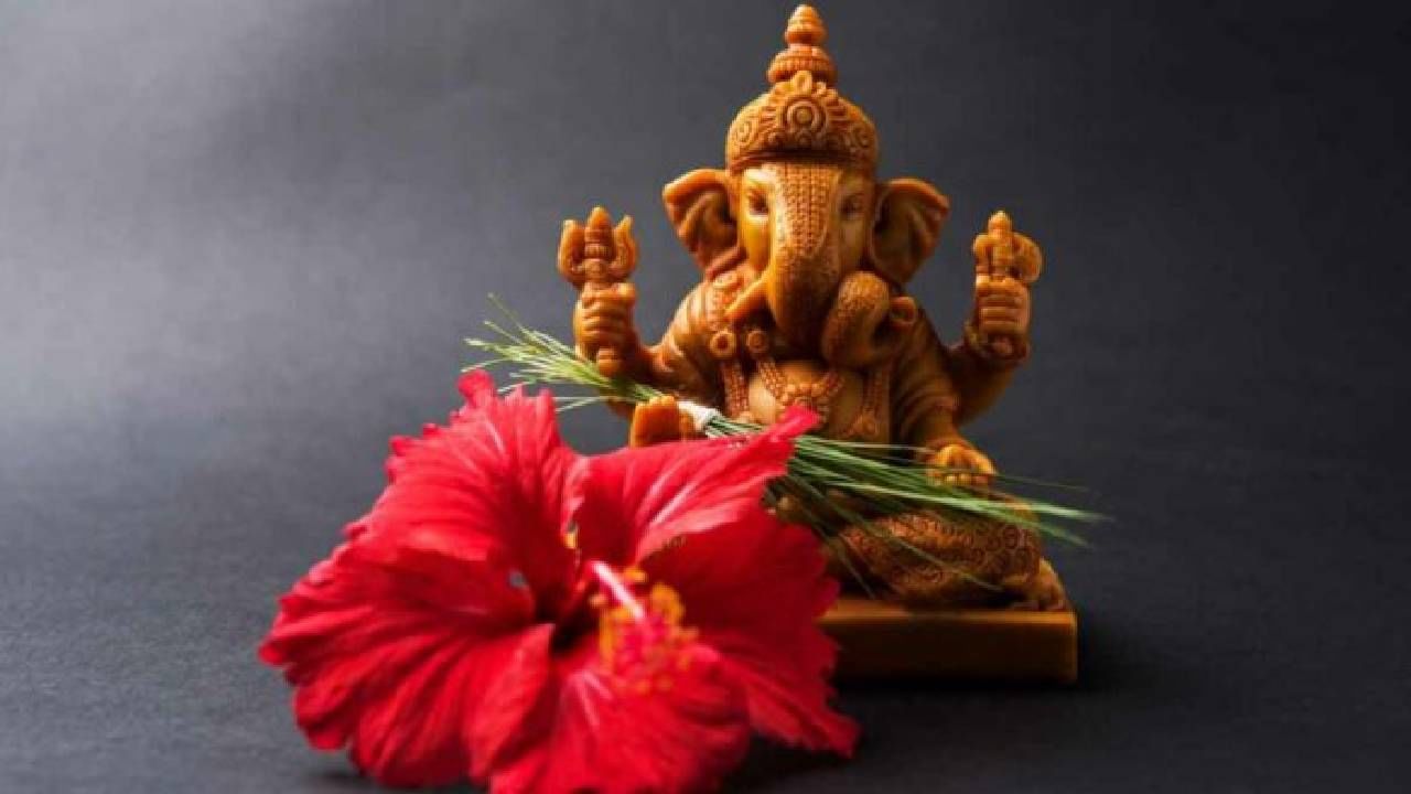 Falgun Chaturthi: कधी आहे फाल्गुन महीन्यातील संकष्टी चतुर्थी? अशा प्रकारे करा श्री गणेशाची पूजा Falgun Chaturthi: कधी आहे फाल्गुन महीन्यातील संकष्टी चतुर्थी? अशा प्रकारे करा श्री गणेशाची पूजा