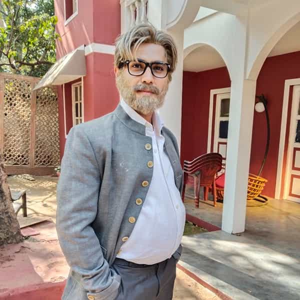 स्टार प्रवाह वाहिनीवरील 'सुख म्हणजे नक्की काय असतं' या मालिकेत जयदीप आणि गौरीची भेट झाली आहे. पण ज्या शालिनीमुळे या दोघांना एकमेकांपासून दूर व्हावं लागलं, तिला धडा शिकवण्याची वेळ आता आली आहे. शालिनीला तिच्या पापांचं प्रायश्चित्त देण्यासाठी जयदीप वेषांतर करून शिर्के-पाटलांच्या घरात दाखल होणार आहे.