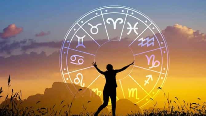 Budhaditya Yoga: बुध आणि सूर्याच्या संयोगामुळे या लोकांना होणार प्रचंड धनलाभ, पैशांची तंगी होणार दुर