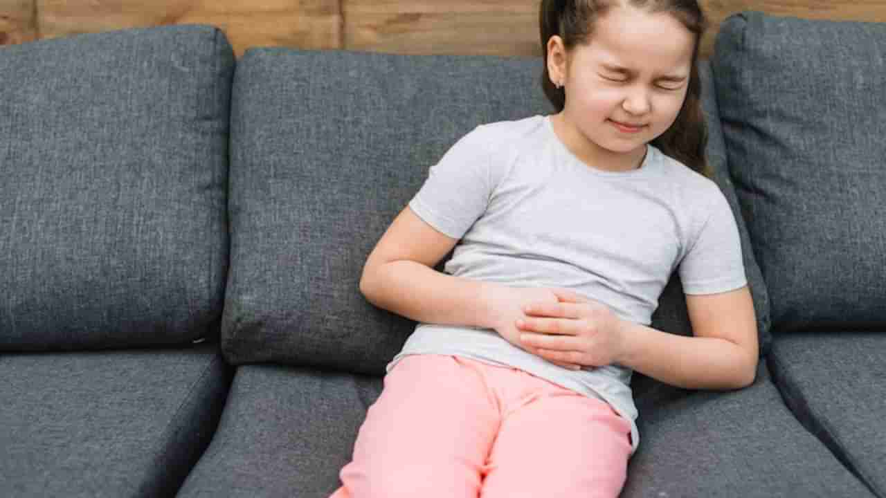 Stomach Worms Remedies: पोटातील जंतांमुळे मुलं झाली हैराण ? करून पहा हे घरगुती उपाय