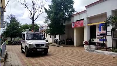 Hingoli : मोफत धान्य देण्याचं अमिष, बाजूला नेत तोंडावर मारला स्प्रे, मग...