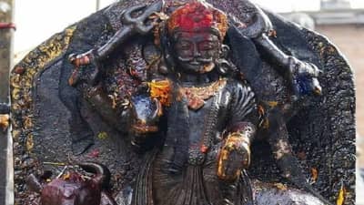 Shani Amavasya: शनिश्चरी अमावस्येला करा हा छोटासा उपाय! आयुष्यात कधीच भासणार नाही पैशांची चिंता!