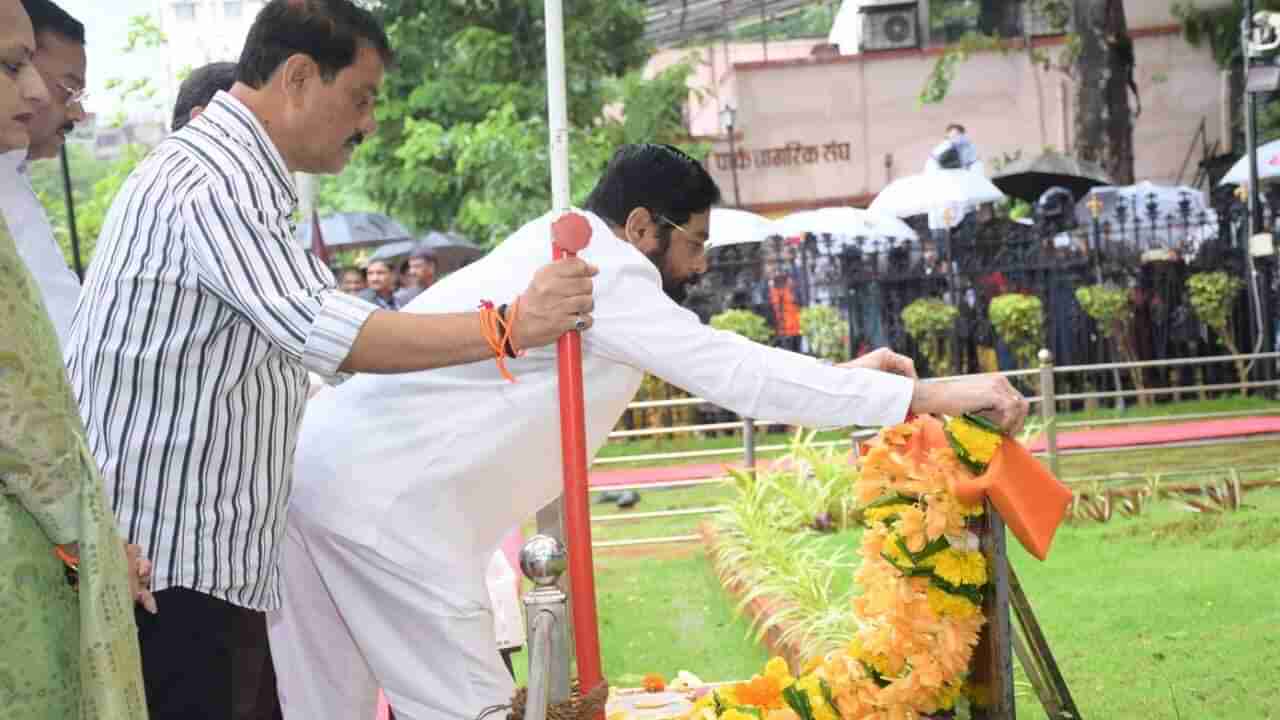 केलेल्या पापातून कुठेतरी आपल्याला मुक्तता मिळावी म्हणून बाळासाहेबांच्या समाधीचं दर्शन; नेमकं आजच्या दिवशीच ठाकरे गटाने उणीधुणी काढली