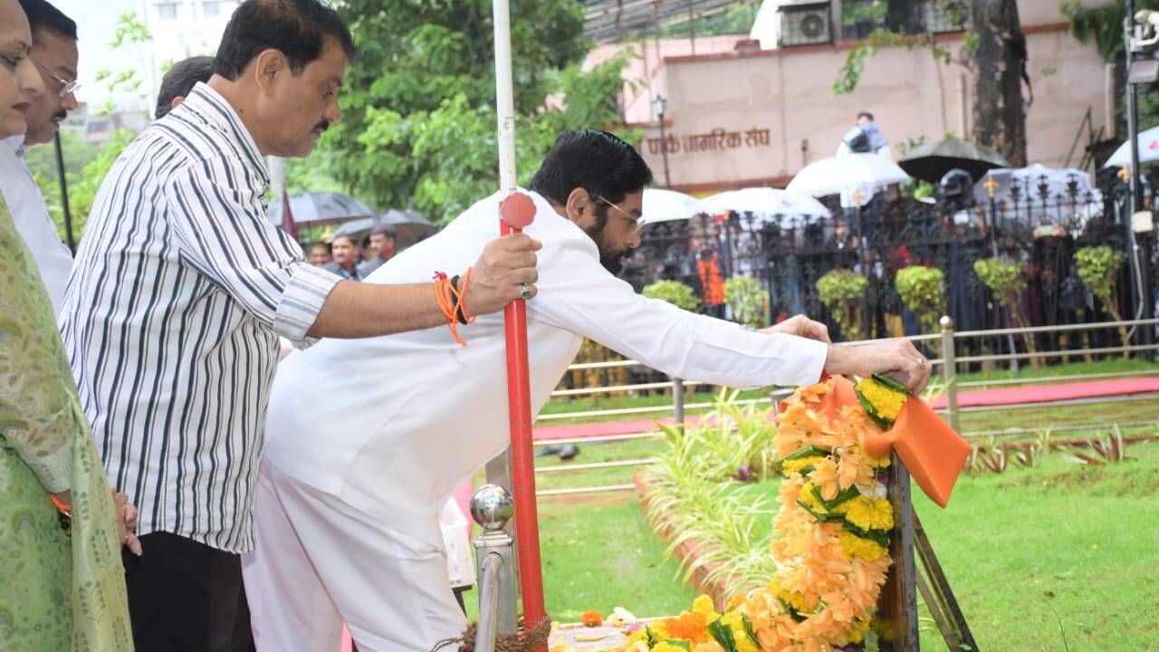 केलेल्या पापातून कुठेतरी आपल्याला मुक्तता मिळावी म्हणून बाळासाहेबांच्या समाधीचं दर्शन; नेमकं आजच्या दिवशीच ठाकरे गटाने उणीधुणी काढली केलेल्या पापातून कुठेतरी आपल्याला मुक्तता मिळावी म्हणून बाळासाहेबांच्या समाधीचं दर्शन; नेमकं आजच्या दिवशीच ठाकरे गटाने उणीधुणी काढली