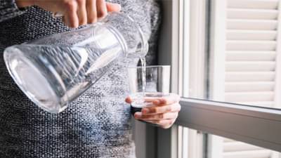 Drinking Hot Water Side Effects: तुम्हीपण एवढं गरम पाणी पिता का ? शरीरातील अवयवांचे होऊ शकते नुकसान