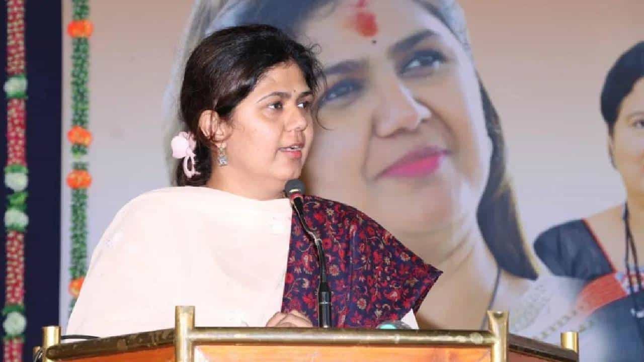 ठाकरे गटाची ऑफर स्वीकारणार का? फडणवीसांच्या कार्यक्रमात का दिसत नाही?; पंकजा मुंडे म्हणाल्या, माझ्या मनात खदखद...