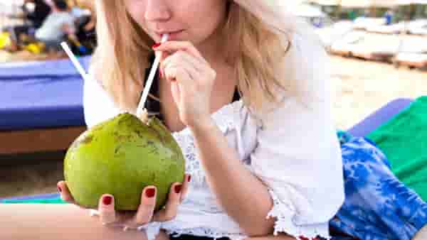 Plastic Straw ने पिता नारळपाणी ? ही चूक टाळा, शरीरासाठी ठरते हानिकारक