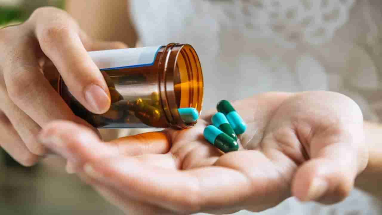 Antibiotics In Cold: आजारी पडल्यास स्वत:च्या मनाने औषध घेणे टाळा, शरीरावर होतात घातक परिणाम