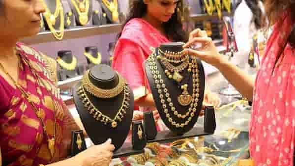 Gold Silver Rates : सोने महाग, चांदीत घसरण, आजचा भाव काय?