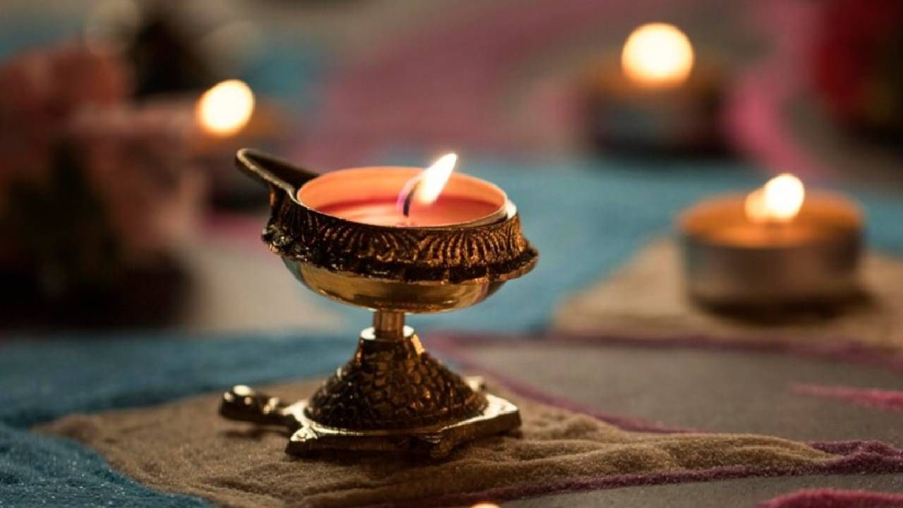 पुजेत का लावला जातो तुपाचा दिवा? जाणून घ्या या संबंधीत महत्त्वाचे नियम - Why is ghee lamp lit in Puja Know the important rules regarding this | TV9 Marathi