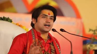 बागेश्वर बाबा विदाऊट तिकिट AC ट्रेनमध्ये चढले, TTE नी पकडलं, बजरंगबलीची मदत मागितली..पुढे सगळं उलटंच घडलं... धीरेंद्र शास्त्रींनी सांगितलेला नवा चमत्कार काय?