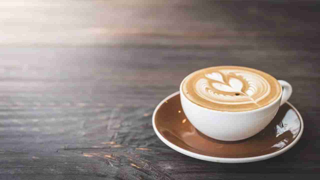 Coffee On Empty Stomach: रिकाम्या पोटी कॉफी पिणे चांगले की वाईट?  हे वाचा