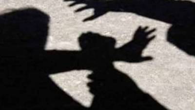 तो आपल्या पत्नीला शोधत होता, लोकांना वाटले चोर आला; मग...