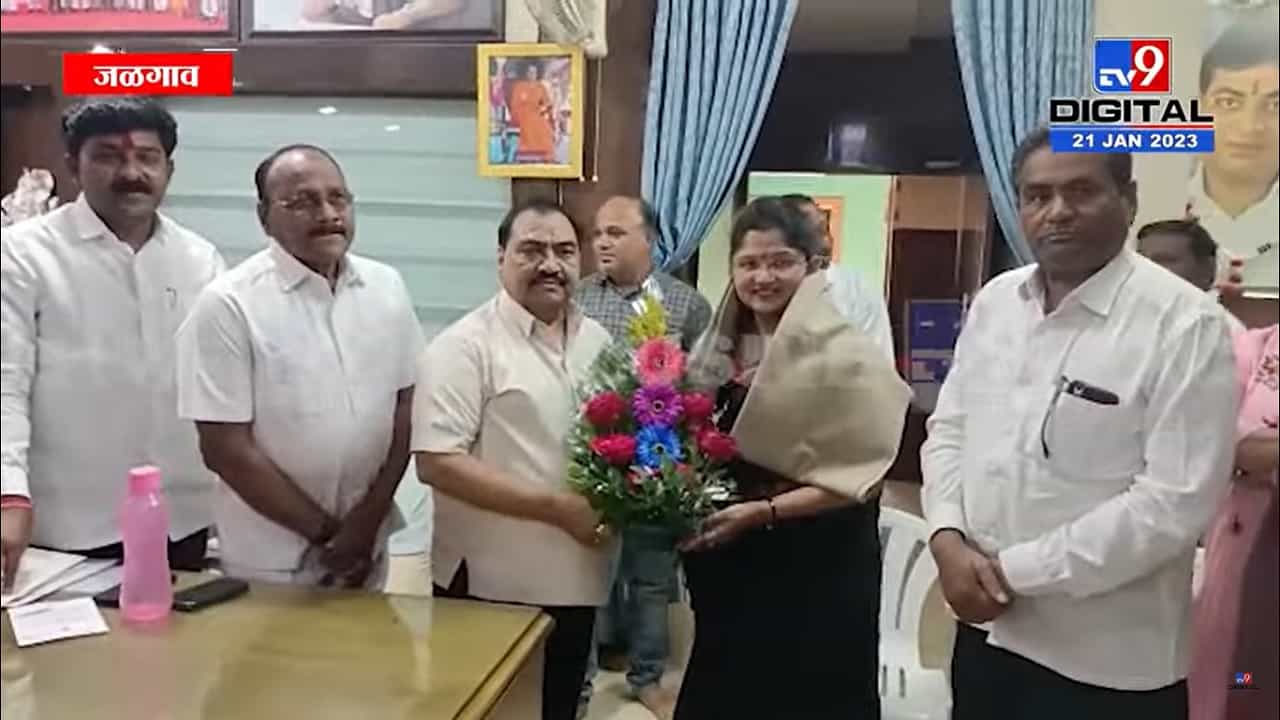 माहेरी आलेल्या मुलीला एकनाथ खडसे यांनी दिला अनोखा आशीर्वाद, उमेदवारालाही आलं गहिवरून