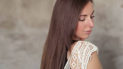 चमकदार केस हवे असतील तर कोरफडीसह या पदार्थांचा करा वापर