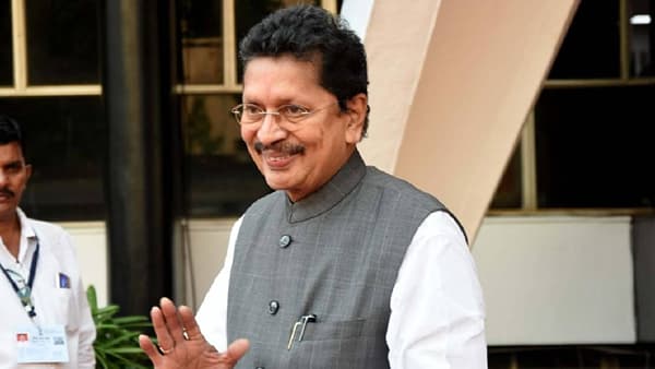 निवडणूक बिनविरोध करण्याचा शरद पवार यांनी पायंडा पाडावा; दीपक केसरकर यांचं आवाहन