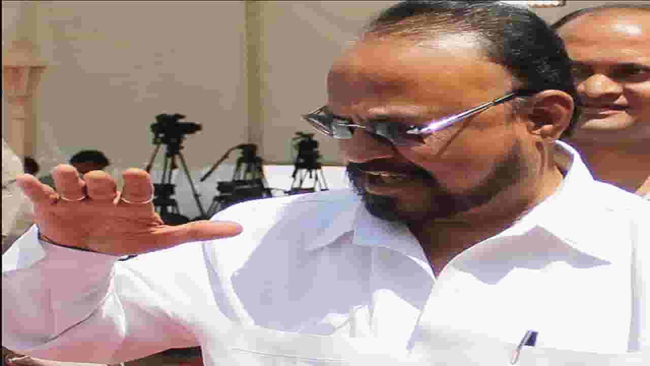 शिवसेनेत नेमकी फूट कशामुळे पडली? आनंदराव अडसूळ लवकरच करणार गौप्यस्फोट शिवसेनेत नेमकी फूट कशामुळे पडली? आनंदराव अडसूळ लवकरच करणार गौप्यस्फोट