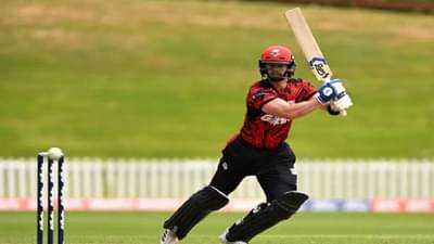 VIDEO - याला म्हणतात नशीब, लास्ट ओव्हरचा थरार, बॉल स्टम्पला लागला, पण....