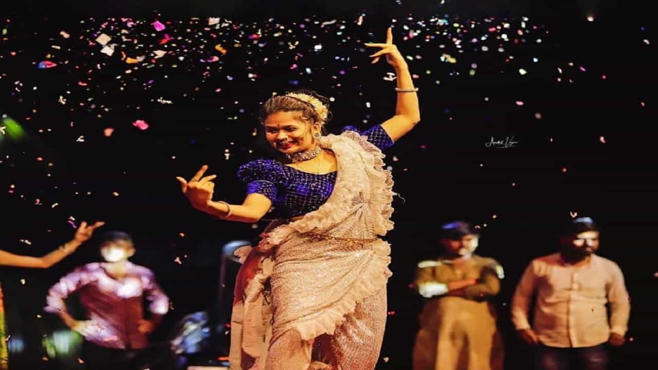 का होतेय गौतमी पाटीलवर गुन्हा दाखल करण्याची मागणी?