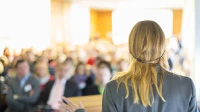 Motivational Speaker : सौंदर्याला बुद्धिमत्तेचे कोंदण! कोट्यवधी संपत्तीची मालकीण, लग्नासाठी या मोटिव्हेशनल स्पीकरला हवा असा तरुण