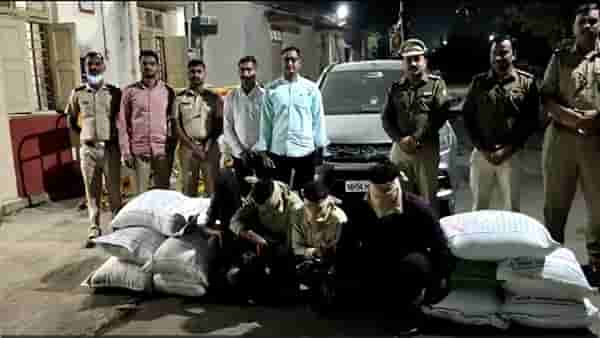 Junner : शेतकऱ्यांचा माल चोरणारी टोळी पोलिसांच्या ताब्यात, 50 किलो वजनाच्या 10 गोण्या सापडल्या
