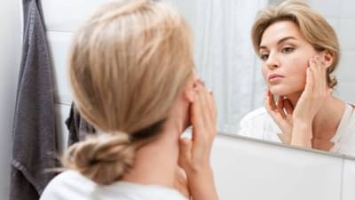 Lifestyle for Slow Ageing : लवकर म्हातारं दिसायचं नसेल तर 30 व्या वर्षानंतर या पदार्थांपासून रहा दूर