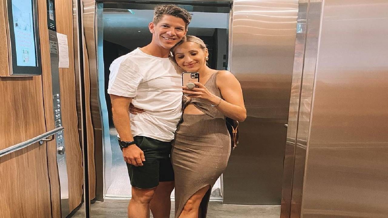 2015 मध्ये टिम पेन आणि बोनी पेन यांच लग्न झालं. दोघांना दोन मुलं आहेत. फिरण्याचे फोटो पेन कुटुंब सोशल मीडियावर शेअर करत असतं.