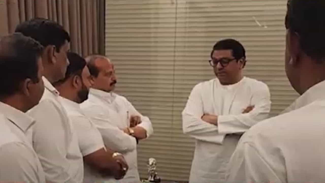 मनसे नेते वसंत मोरे 'शिवतीर्था'वर राज ठाकरेंच्या भेटीला, काय झाली चर्चा?