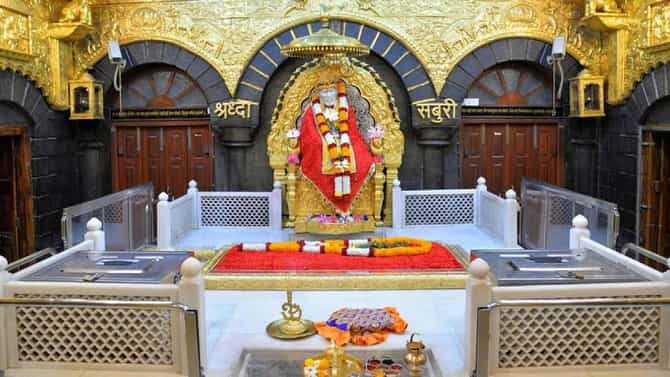 शिर्डीच्या साईचरणी व्हीआयपी दर्शनासाठीची ती लुडबूड चालणार नाही, संस्थानच्या सीईओ यांनी काढलेले आदेश काय ?