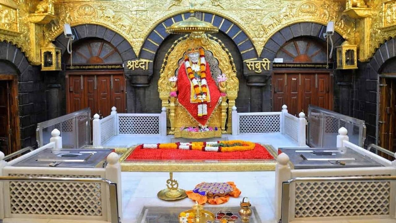 शिर्डीच्या साईचरणी व्हीआयपी दर्शनासाठीची 'ती' लुडबूड चालणार नाही, संस्थानच्या सीईओ यांनी काढलेले आदेश काय ? शिर्डीच्या साईचरणी व्हीआयपी दर्शनासाठीची 'ती' लुडबूड चालणार नाही, संस्थानच्या सीईओ यांनी काढलेले आदेश काय ?