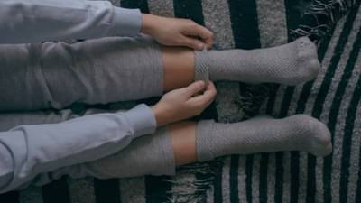 Cold Feet Problem : तुमचेही पाय वारंवार थंड पडतात का ? असू शकते या आजाराचे लक्षण