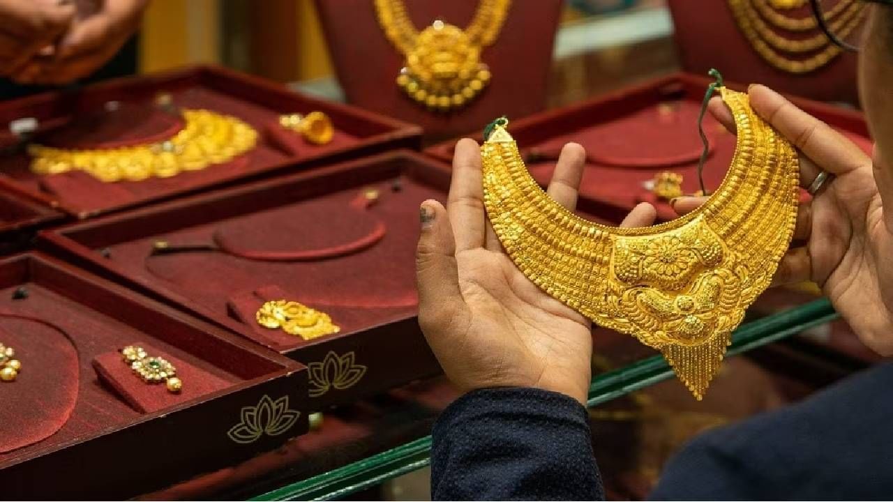 Gold Silver Price : सोन्याचा नवीन रेकॉर्ड! चांदीतही तेजी, काय आहे आजचा भाव