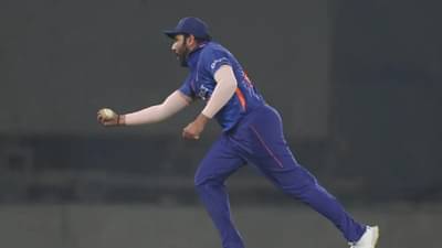 VIDEO : रोहित शर्माचा एकहाती अफलातून कॅच, व्हीडिओ व्हायरल