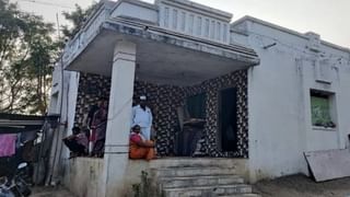 Malegaon : भरधाव वेगाने निघालेला कंटेनर कांदा चाळीत घुसला, आवाजामुळे लोक इकडे तिकडे पळू लागली