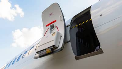 विमानात कुठे असतात  इमर्जंसी एक्झिट गेट, हवेत असताना हे दार उघडल्या जाऊ शकते का?