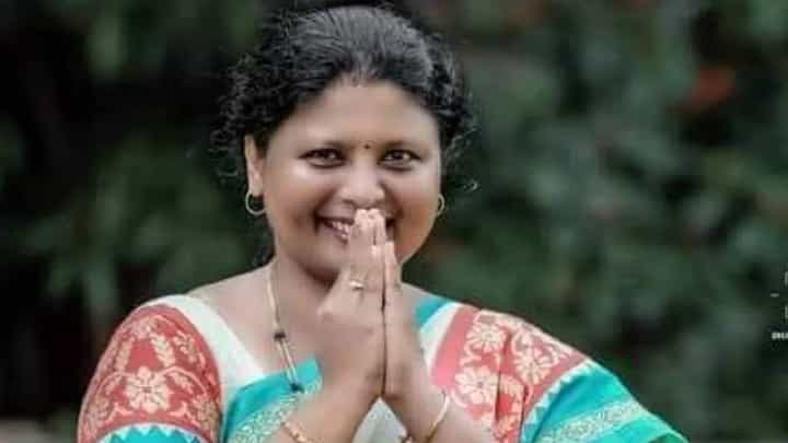 अन् सुषमा अंधारे यांचा १८ वर्षांपूर्वी हरवलेला भाऊ सापडला! अन् सुषमा अंधारे यांचा १८ वर्षांपूर्वी हरवलेला भाऊ सापडला!
