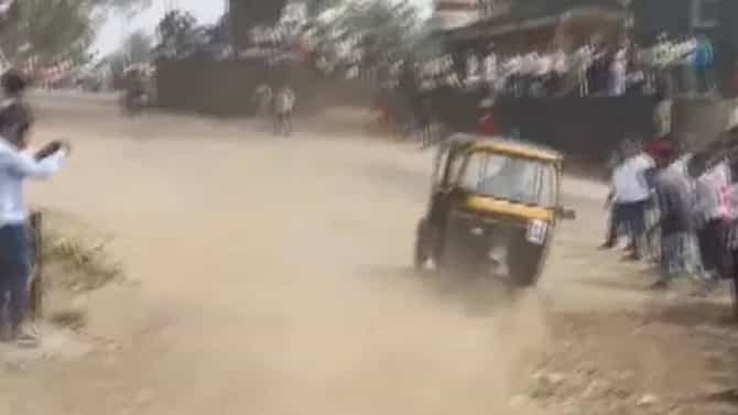 रिव्हर्स ऑटो रेस स्पर्धा! भाऊंनी अशी रिक्षा पळवली, लोक म्हणे ई का बवाल है भैया