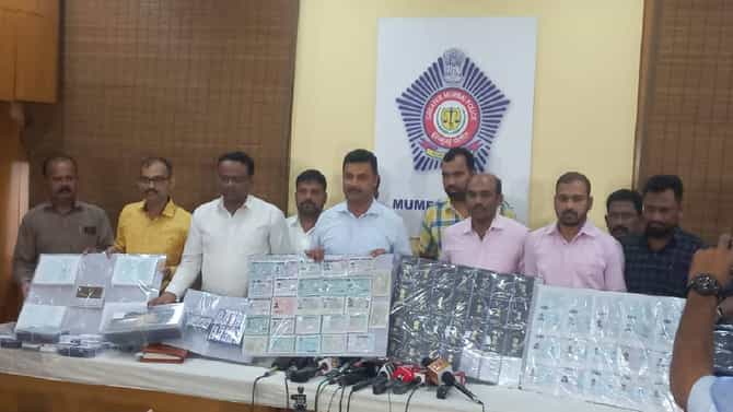 Fake Passport : अंधेरीत बनावट पासपोर्ट सेंटरचा पर्दाफाश, मुंबई पोलिसांकडून दोघांना अटक