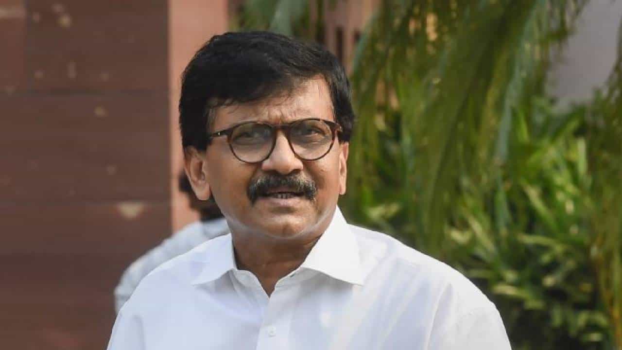 संजय राऊत यांनी स्वत:ची  लायकी ओळखावी; अरेतुरेची भाषा वापरत शिंदेगटातील नेत्याची जहरी टीका