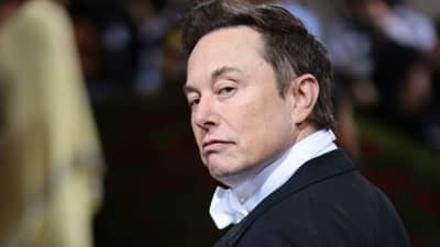 काय म्हणताय खरं की काय, इलॉन भाऊंनी आपले नावच बदलले