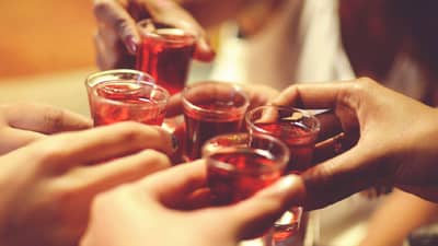 दारू प्यायल्यावर लोक इंग्रजी का बोलतात? काय सांगतं संशोधन वाचा