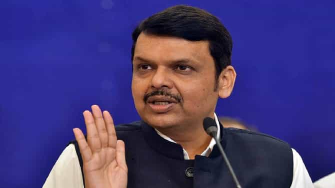 देवेंद्र फडणवीस यांची उद्धव ठाकरे यांच्यावर टीका; म्हणाले, ते उत्तर देण्यालायक...