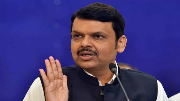 नागपूरची जागा भाजपनं लढवली असती तर.. काय म्हणाले देवेंद्र फडणवीस? नागपूरची जागा भाजपनं लढवली असती तर.. काय म्हणाले देवेंद्र फडणवीस?
