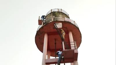 Bhandara : दखल न घेतल्यामुळे कर्मचाऱ्यांना शेतकऱ्याने रडकुंडीला आणलं, नाट्यमय आंदोलन सात तासानंतर संपले